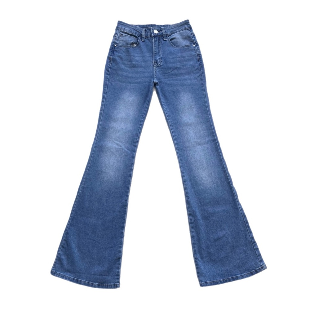 ✨SHEIN Petite High Rise Women’s Flared Blue Light Washed Jeans✨